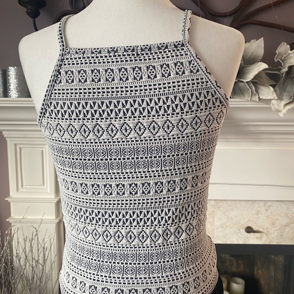 Garage Black and White Patterned Stretch Tank - Picture 5 of 14